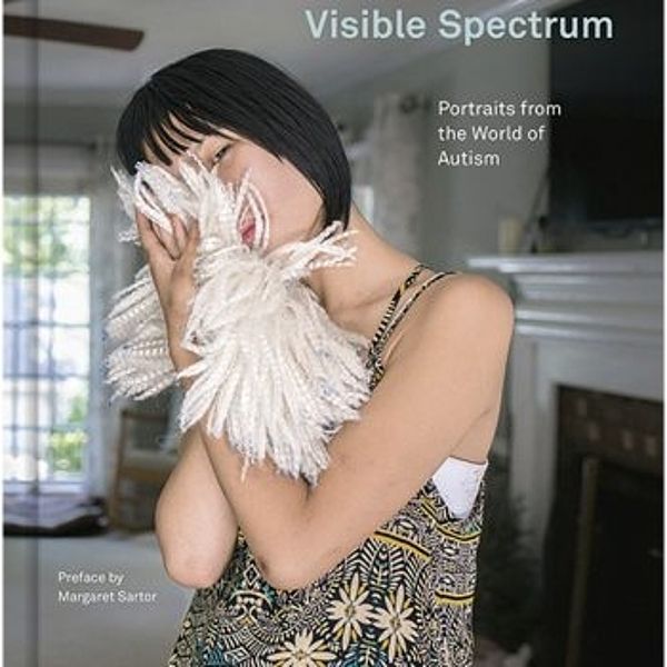 Porträtaufnahme einer jungen Frau aus dem Werk "Visible Spectrum" von Mary Berridge 