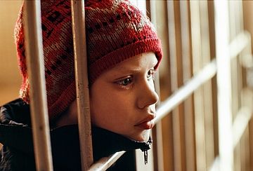 In Gewahrsam. Porträt eines Jungen und mehrfachen Mörders, Moskau, 1994. © Hans-Jürgen Burkard 